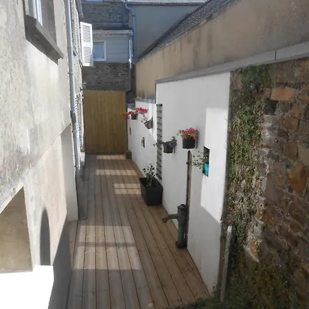 Petit Nid Douillet A Port-bail Apartment Portbail